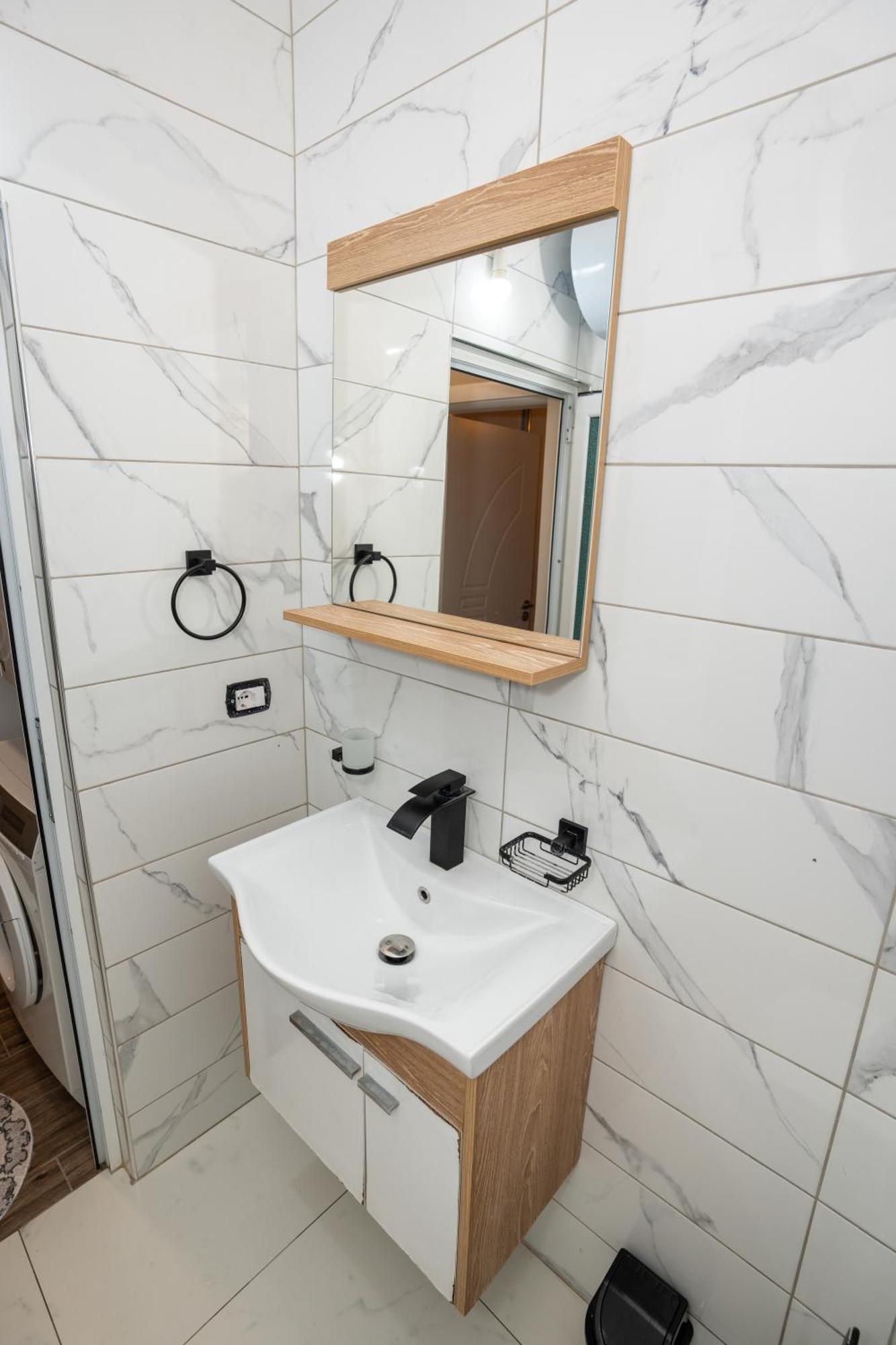 Sunnydream Apartaments Saranda Ngoại thất bức ảnh
